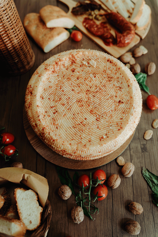 Pecorino Primo Sale al Peperoncino – Formaggio Siciliano Artigianale
