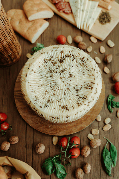 Pecorino Primo Sale all’Erba Cipollina – Formaggio Siciliano Fresco